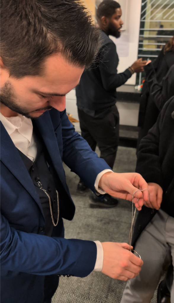 Magicien Close-up en action